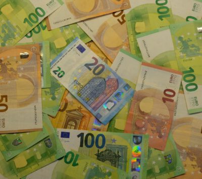 € Einige Euroscheine