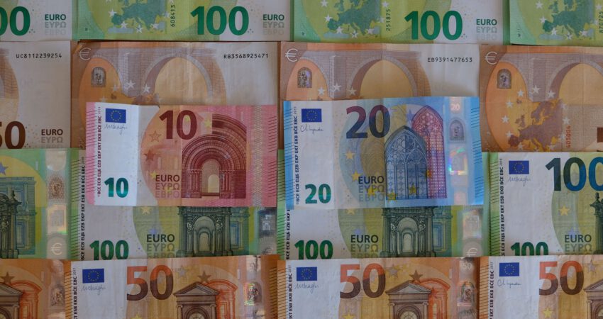 Scheine in Reih und Glied